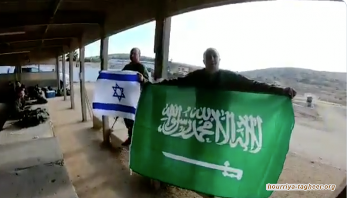 إسرائيلي يرفع علم السعودية ويتمنى زيارتها