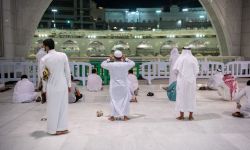 السلطات السعودية تقيّد الحرية الدينية في شهر العبادة والطاعة