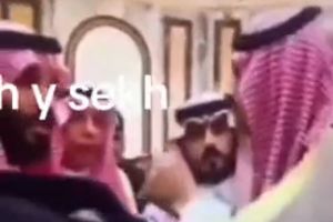 مواطن سعودي يلعن #ابن_ سلمان في وجهه ويلقى القبض عليه مباشرة