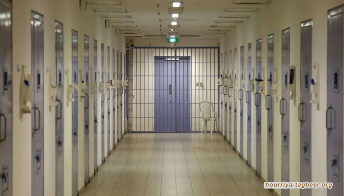 بدعوى الحديث في السياسة.. آل سعود يعتقلون 3 مصريين