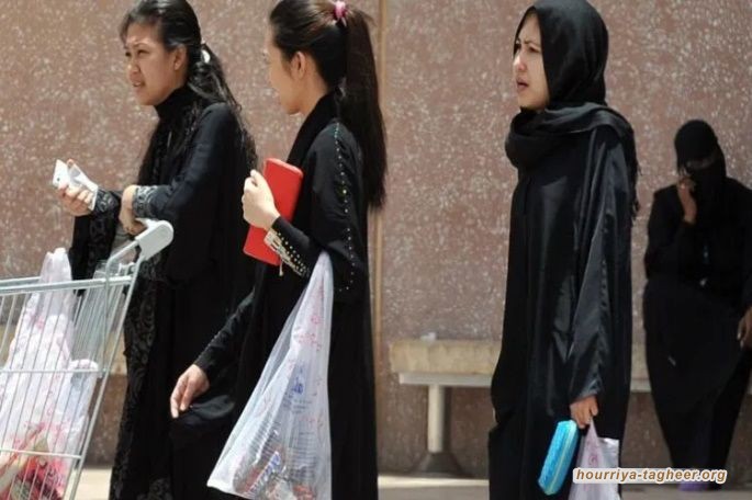 أمير سعودي يسمح لأطفاله بالبصق في وجوه خادماته وأكل بقايا الطعام!