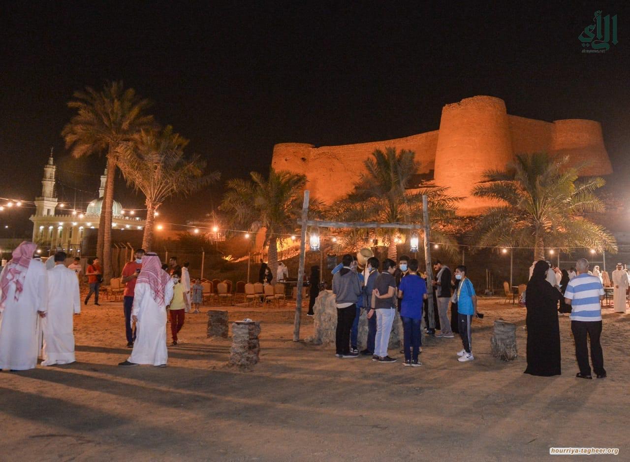 متطوعون يتولّون تنظيف قلعة تاروت وسط غياب حكومي