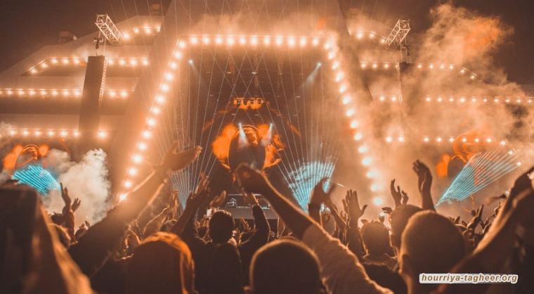 أحضان في الشوارع ورقص على الملأ بموسم الدرعية المخزي