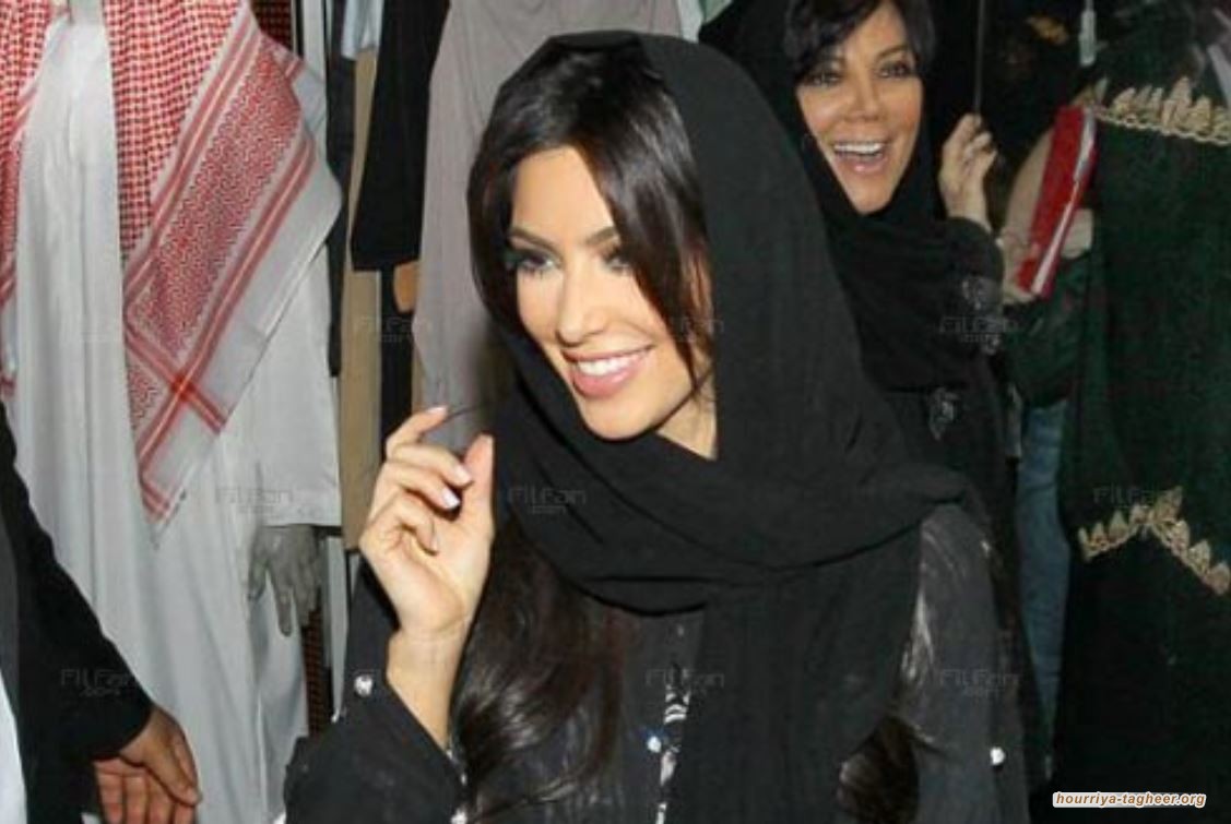 نساء المملكة يكرعن الخمر في الحدائق العامة