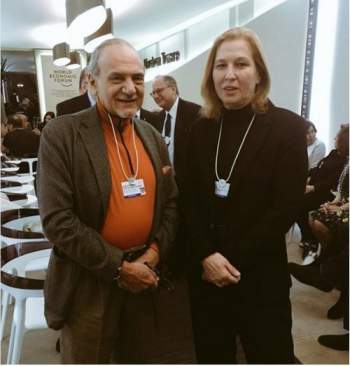 وزيرة الخارجية الإسرائيلية تعرض صورة لها مع مدير المخابرات السعودية