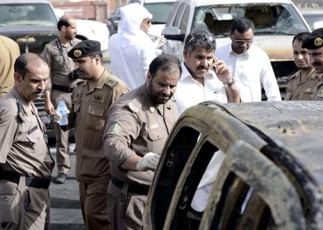 مطالب الشعب أكبر من مساجد ومقبرة .. لماذا المنع؟