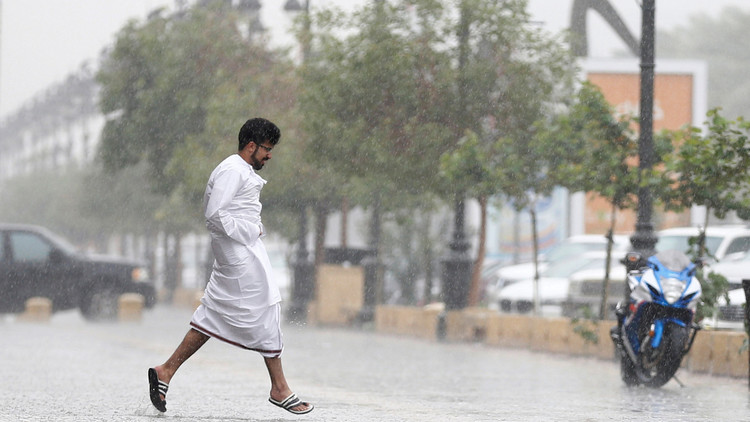 وفاة شخصين وفقدان آخرين في سيول السعودية