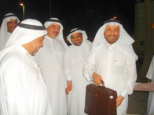 كاتب جزائري يستهزئ بجنرالات آل سعود