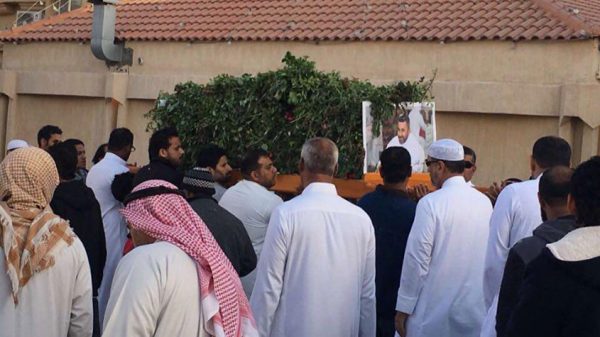 بالفيدو القطيف الجموع تشيع .. جابر العقيلي الذي قضى في شرطة تاروت