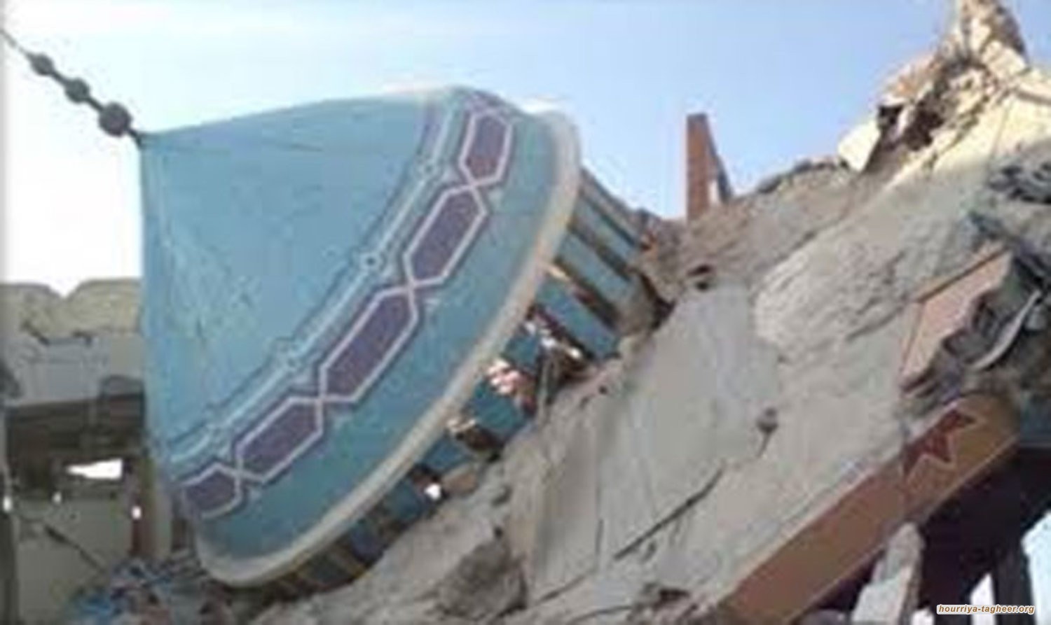 جرافات الحقد ال سعود تجرف مساجد القطيف