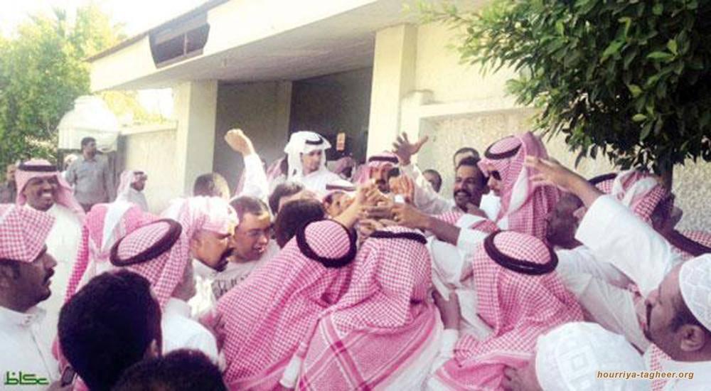 الخمر يقف الشعب السعودي في طوابير الانتظار