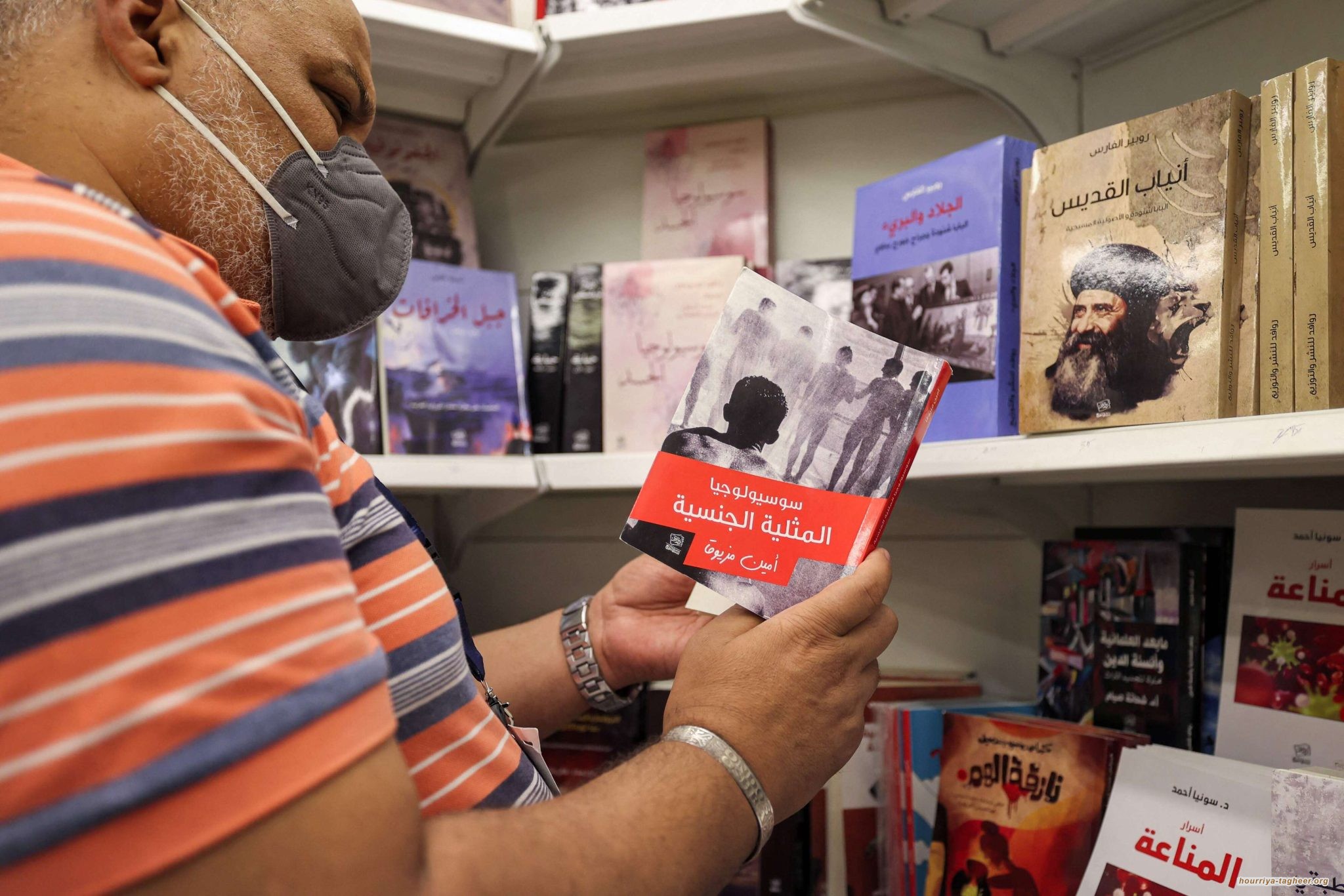 معرض الرياض للكتاب.. عناوين المثلية الجنسية والسحر والعلمانية