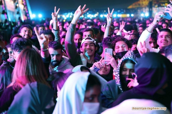 السعودية تفتح أبوابها للراقصات والحاخامات وتطارد حجاج بيت الله