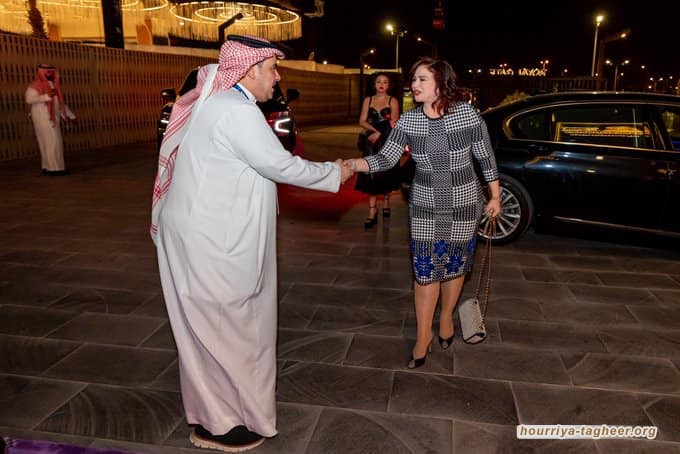 ابنة شقيقة إلهام شاهين بإطلالة عارية في الرياض