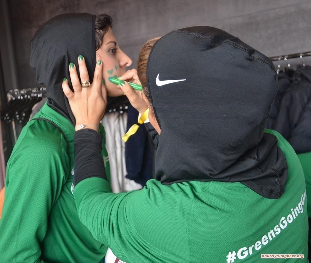 السلطات السعودية تهمش الطبقة الكادّة وترفع قيم الغرب بتسليع المرأة