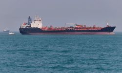 طهران توقف ناقلة نفط سعودية في مضيق هرمز