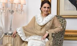 فنانة باكستانية تفضح غلظة بلطجية الحرمين