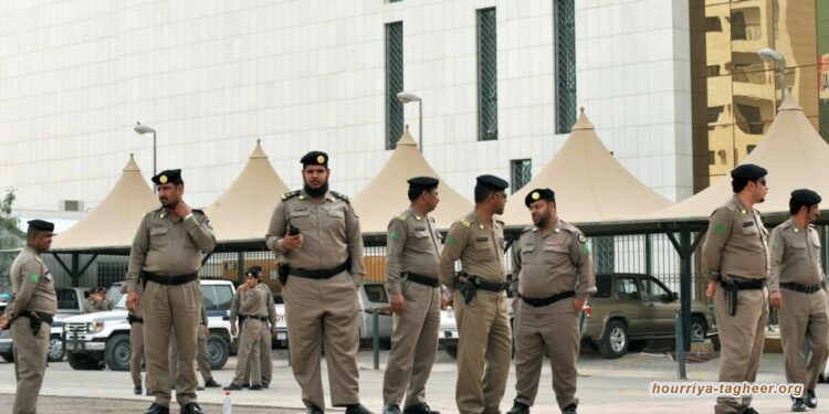 فيديو يظهر عنف النظام السعودي ضد طفل في ميدان عام