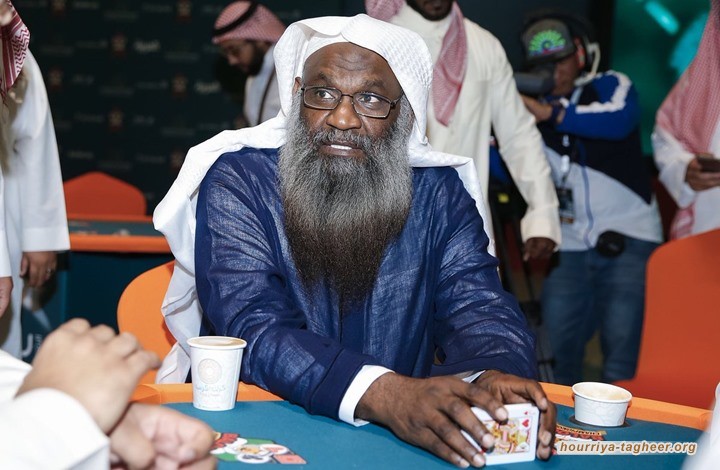 الكلباني يثير غضب مغردين بسبب صورة فتاة وتعليق