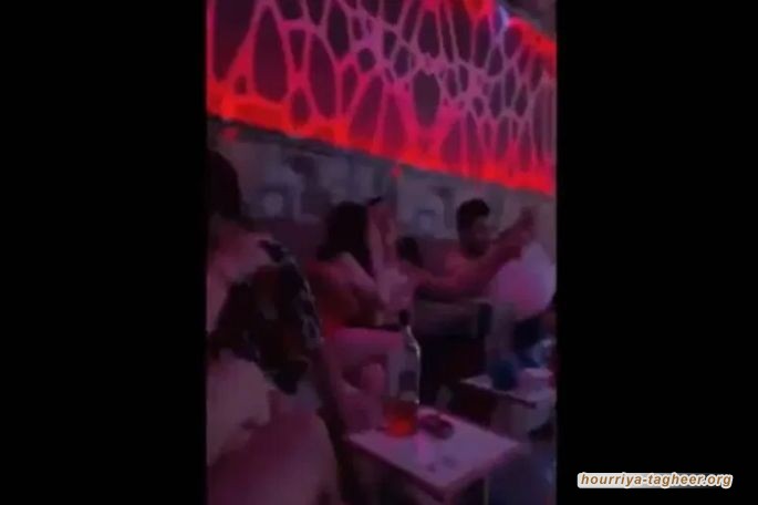 حفل ماجن في السعودية يثير ضجة مع فتيات متبرجات ومشروبات روحية وأحدهم يُقسم أنها ستستمر و “لن ننقطع”!