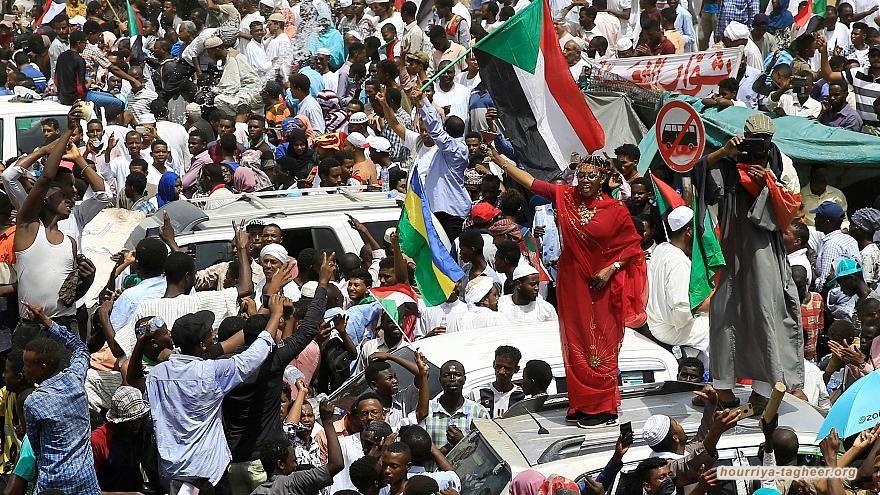 سودانيون يتظاهرون أمام سفارات السعودية في لندن