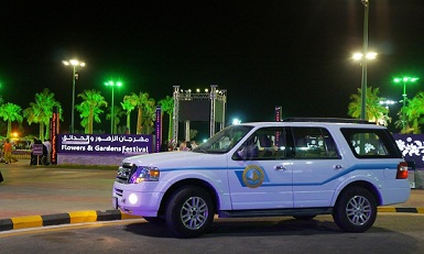 بالفيديو "الهيئة" في السعودية تعنّف فتاة وتسحلها في الشارع 