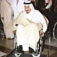 وول ستريت جورنال: الملك سلمان لا يمكن وصفه بالقائد القوي أو الذي يتمتع بصحة جيدة