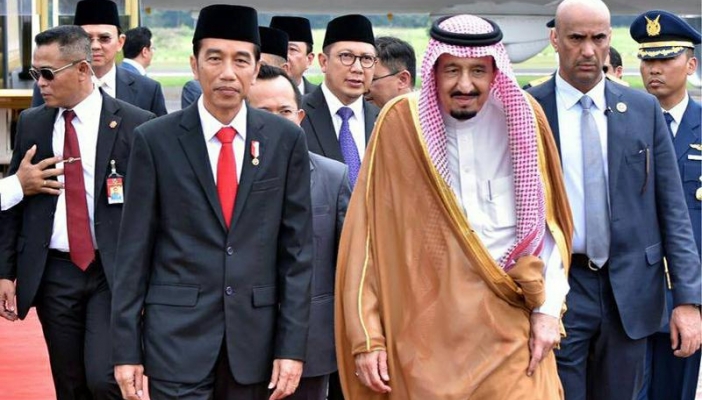 بفضل سلمان.. السعودية حوّلت أكبر دولة إسلامية "معتدلة" إلى "السلفية"