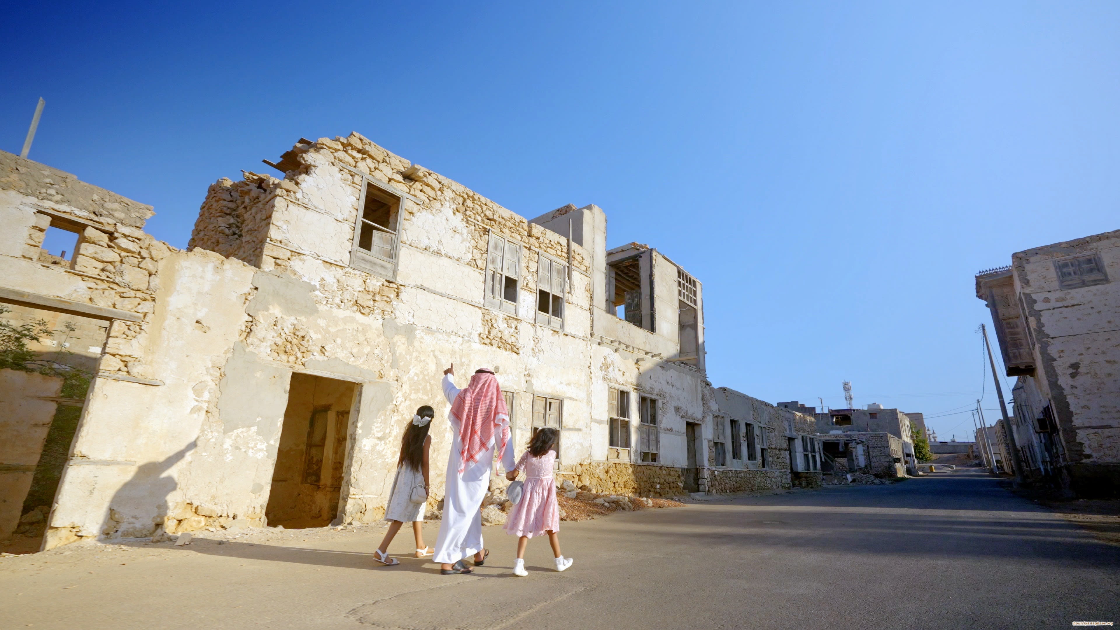 أهالي محافظة الوجه يشتكون نقص خدمات مجمع الأسنان الطبي