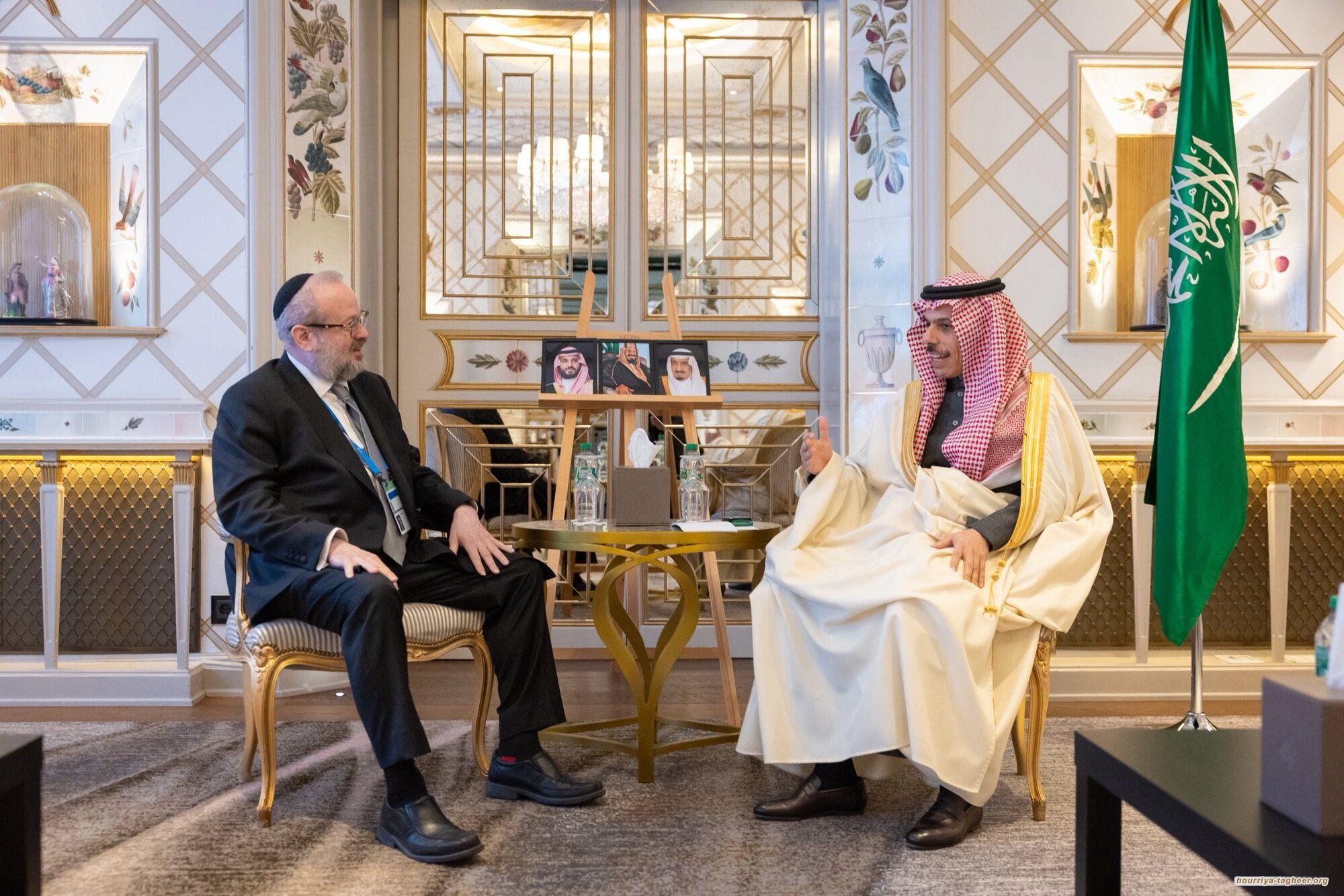 ابن فرحان يلتقي مبعوث مكافحة معاداة الصهيونية