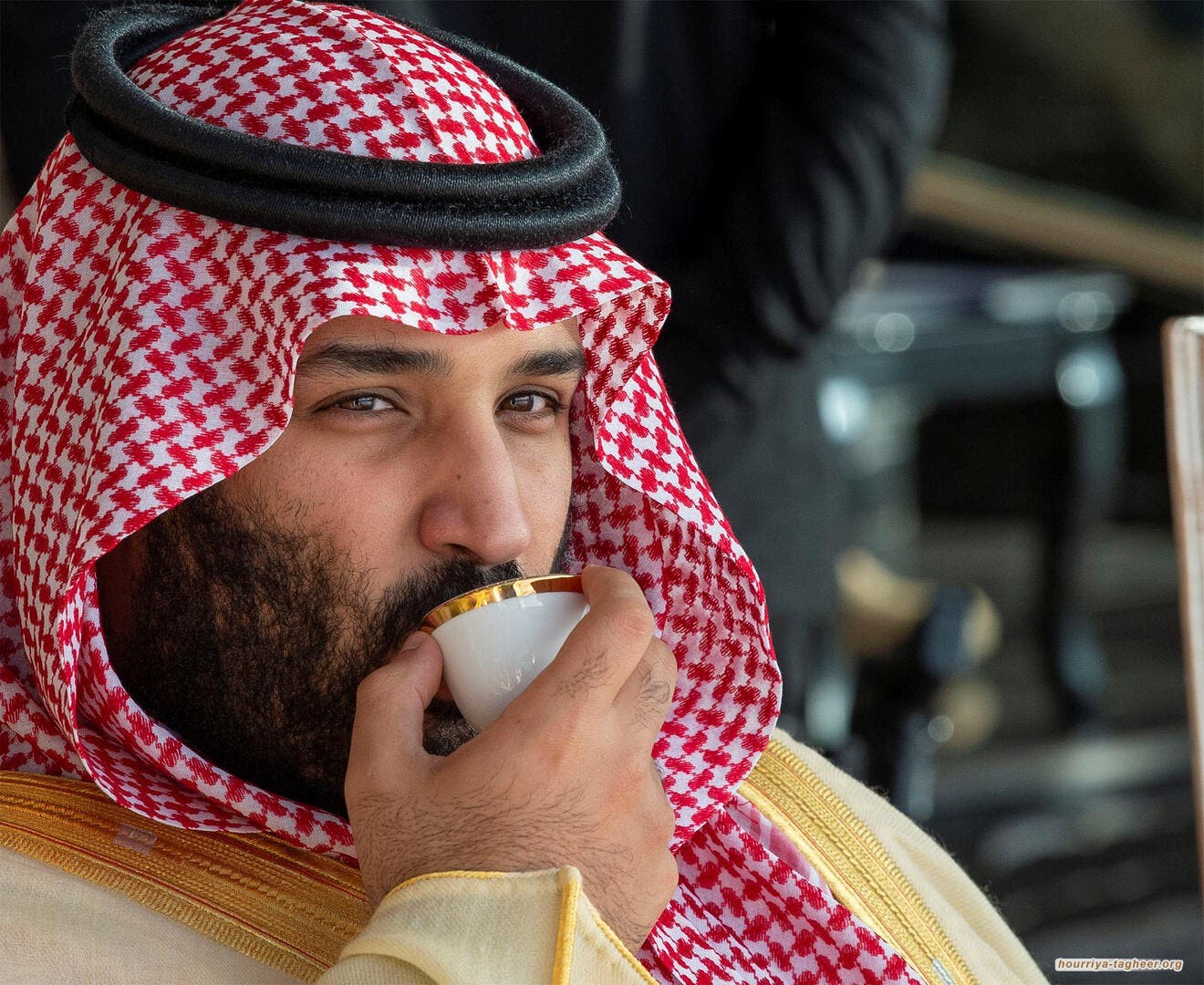 ابن سلمان حضر مهرجان كرع بول الإبل وغاب عن أولمبياد بكين
