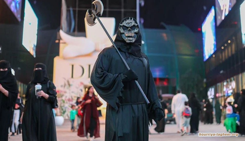 بعد الرقص والتحرش.. سعودي متشبه بالنساء في موسم الرياض