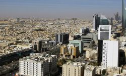تمديد حظر التجول والطيران والتجمعات في مملكة آل سعود