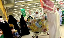 هل يواجه آل سعود أزمة في توفير المواد الغذائية بالأسواق؟