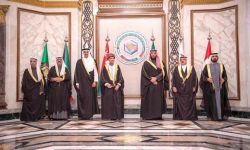 مسؤول روسي كبير يسخر من عرض زيلينسكي لحكام الخليج