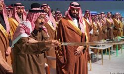 ناشط سعودي يكشف عزل “ابن سلمان” لوالده سلمان